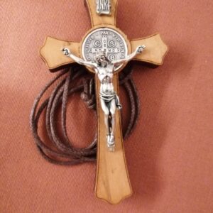 CRUZ SAN BENITO 10 cm  con medalla