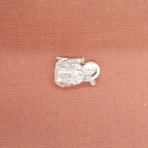 Pin San Benito plateado