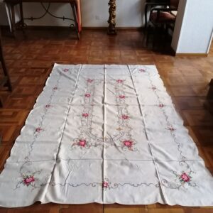 Mantel lino bordado a mano vintage